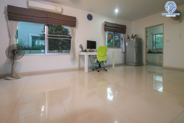 *****บ้านมือเดี่ยวมือสองย่านนนทบุรี ม.วิลล่าการ์เด้น3 บางกรวย-ไทรน้อย หลังมุม เนื้อที่ 66.7 ตร.ว. ฟังก์ชัน 3 ห้องนอน 3 ห้องน้ำ จอดรถได้ 2 คัน บรรยากาศเป็นส่วนตัว หน้าบ้านไม่ชนใคร บนทำเลศักยภาพ ใกล้เซ็นทรัลเวสต์เกต เชื่อมต่อหลายเส้นทาง ถ.รัตนาธิเบศร์, ถ.กาญจนาภิเษก และราชพฤกษ์ และรถไฟฟ้า "สถานีบางพลู"